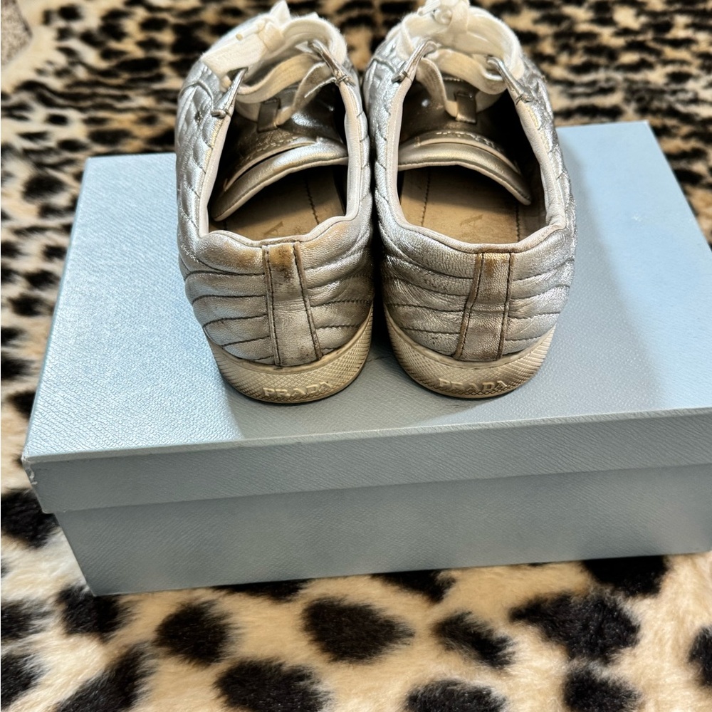 Prada Diagramme Quilted Low Top Sneakers Metallic Silver Leather Size 38.5 - Picture 3 of 5